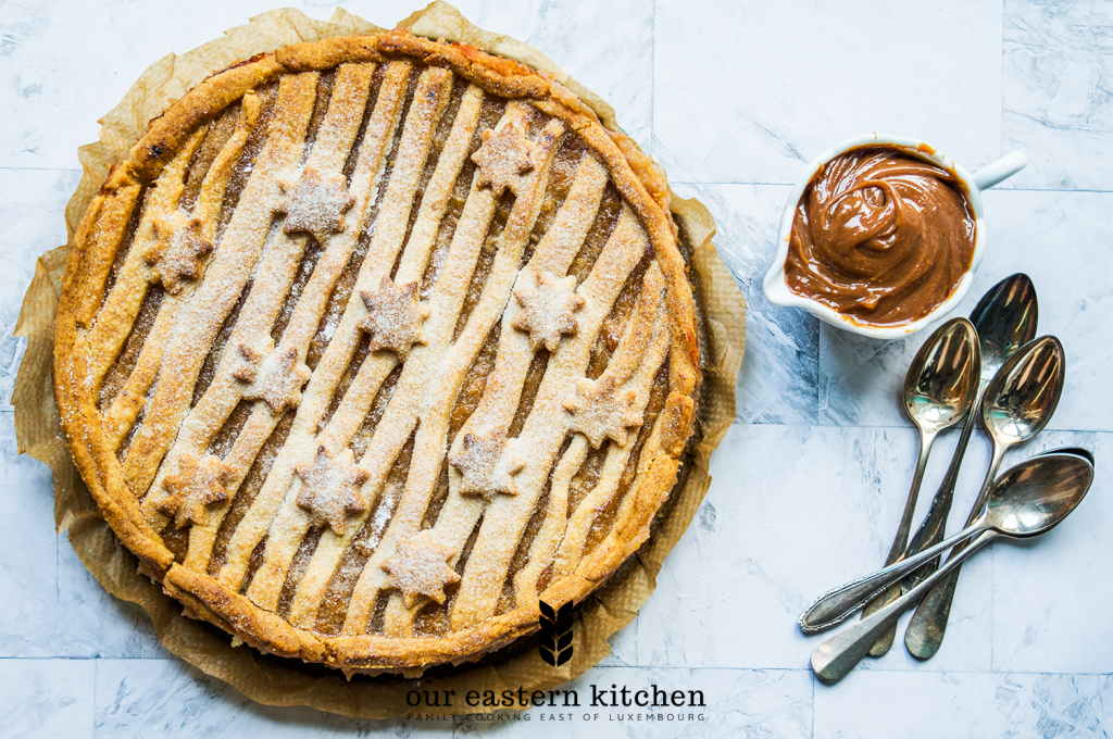Delicious Apple Pie with Banana and&nbsp;Cardamom