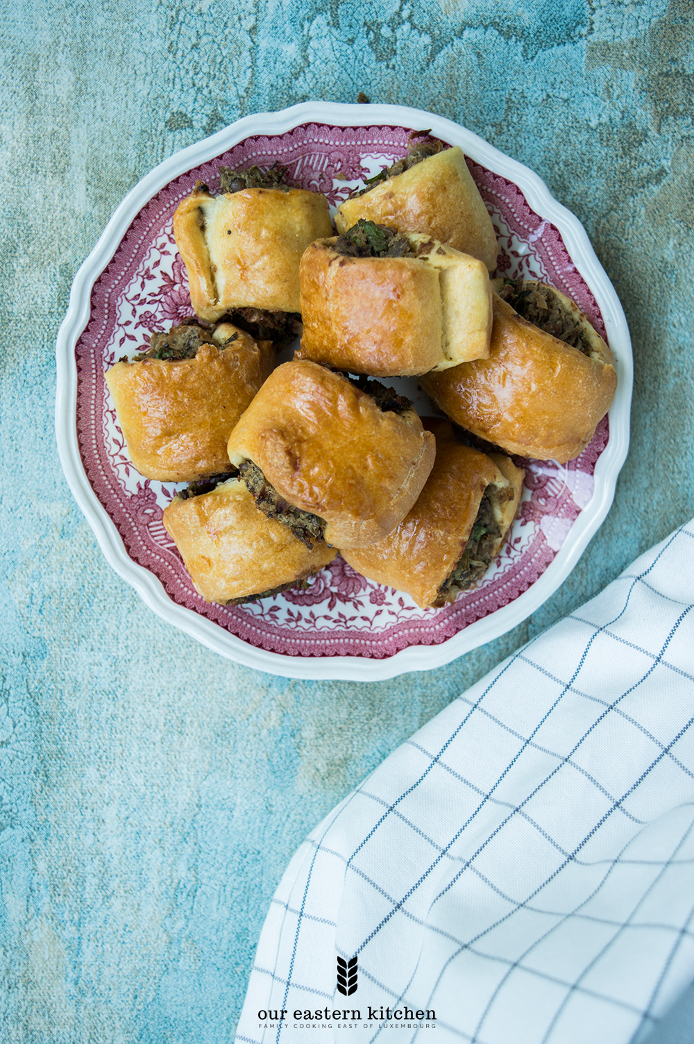 Delicious Mini Pasties with Lentils and Coriander Filling